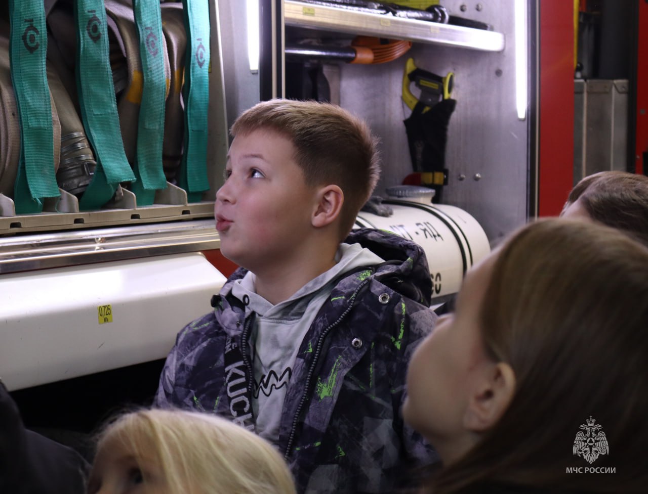 Стать пожарным на один день: экскурсия для школьников в пожарно-спасательную часть Стать пожарным на один день: экскурсия для школьников в пожарно-спасательную часть
