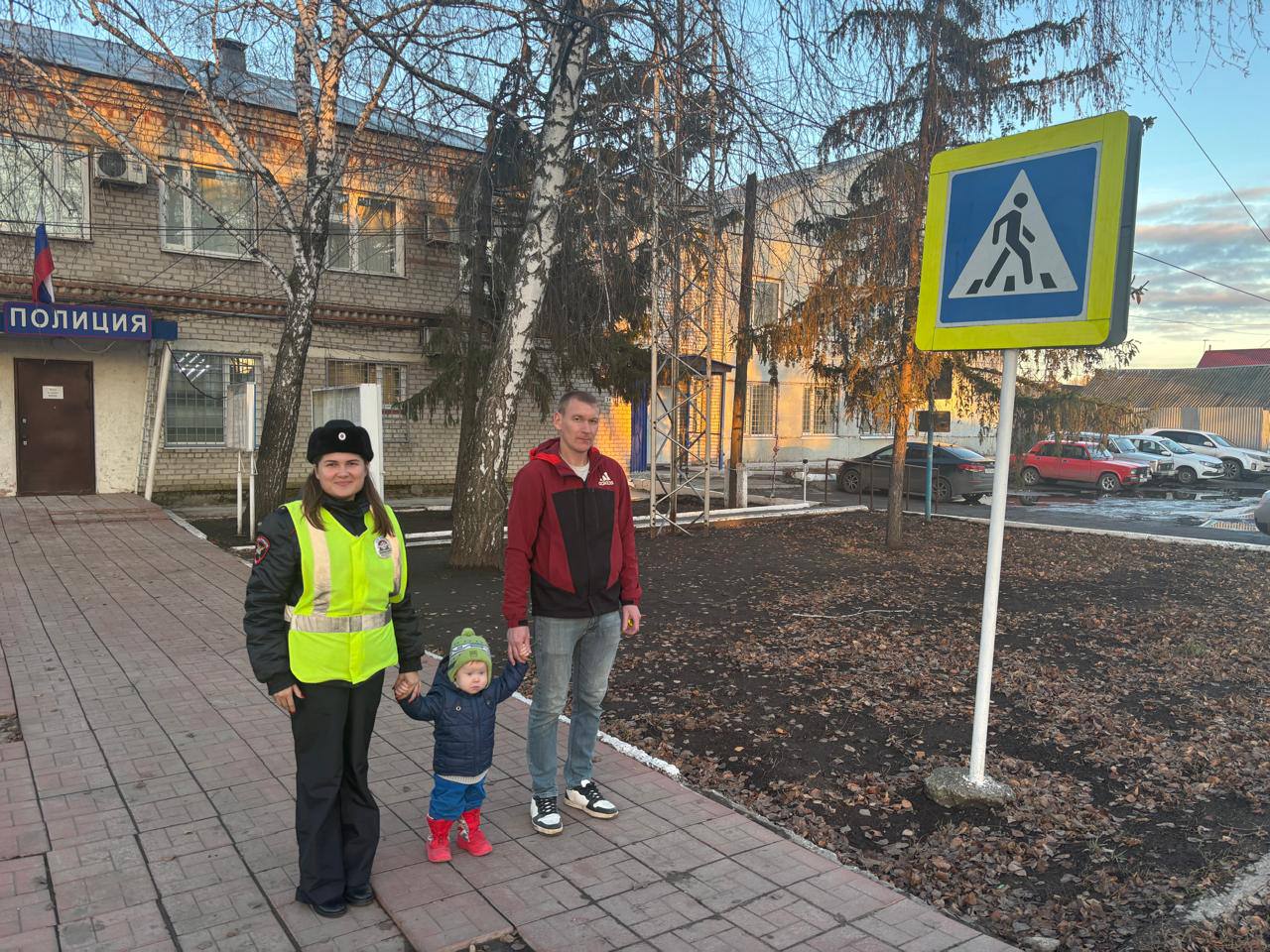 В рамках профилактической акции сотрудники Госавтоинспекции и Дирекция безопасности дорожного движения рассказали юным участникам дорожного движения правила перехода регулируемых и нерегулируемых пешеходных переходов... В рамках профилактической акции сотрудники Госавтоинспекции и Дирекция безопасности дорожного движения рассказали юным участникам дорожного движения правила перехода регулируемых и нерегулируемых пешеходных переходов...