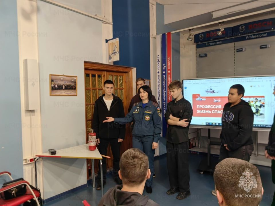 «Разговоры о важном»: 35 лет МЧС России и путь к профессии спасателя