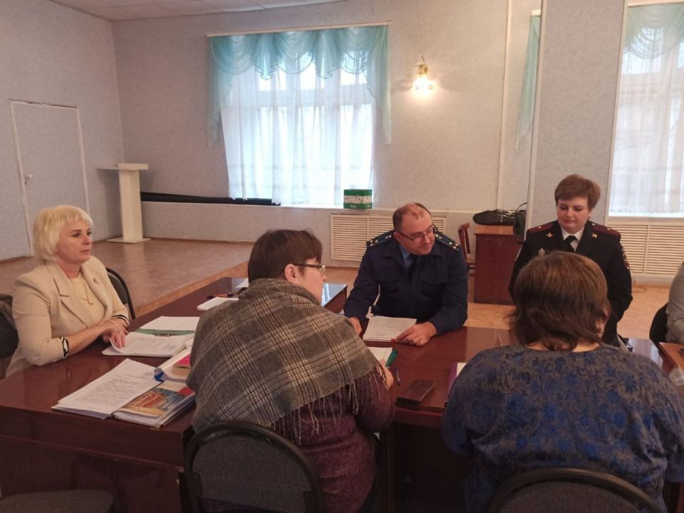 Старший помощник прокурора Барышского района Колпиков И.В. принял участие в заседании комиссии по делам несовершеннолетних и защите их прав при администрации МО «Барышский район»