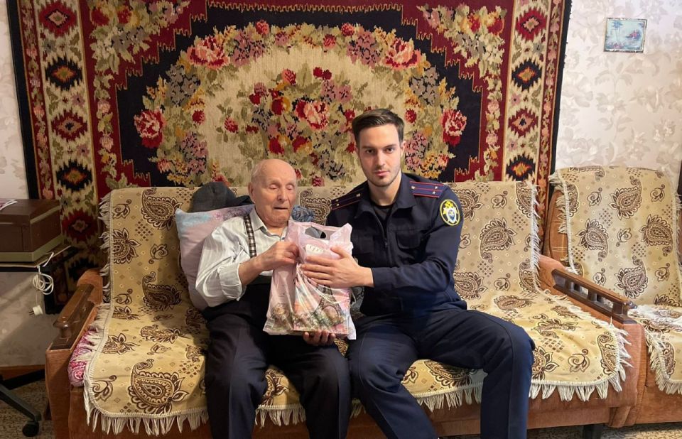 Ульяновские офицеры СК России поздравили ветерана ВОВ со 103-летием