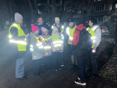 В ходе мероприятия вблизи нерегулируемых пешеходных переходов организаторы мероприятия провели профилактические беседы с несовершеннолетними участниками дорожного движения и их родителями об особенностях перехода проезжей...