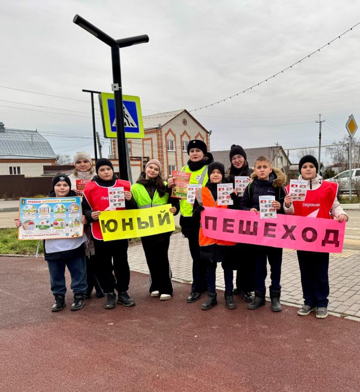 В завершение встречи сотрудники Госавтоинспекции и специалисты Дирекции безопасности дорожного движения подарили юным участникам дорожного движения тематические листовки по Правилам дорожного движения и световозвращающие...