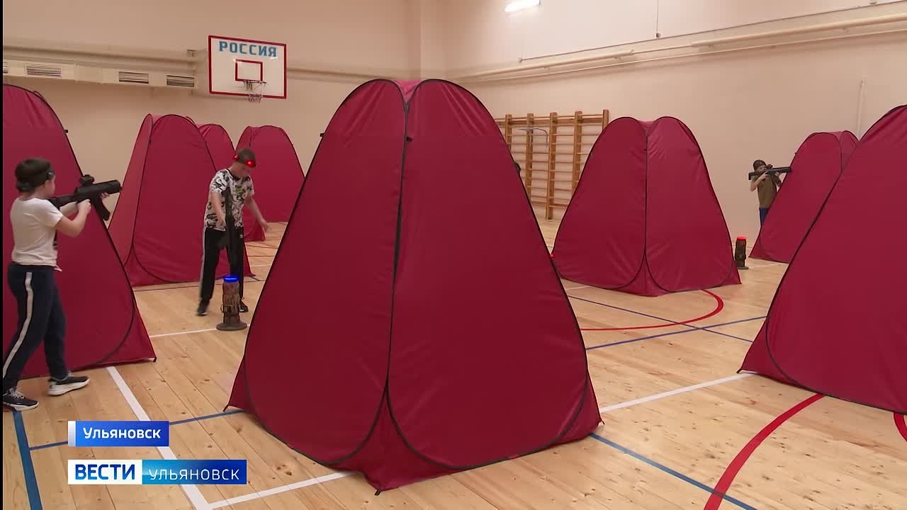 Вместо футбольных мячей - лазерные автоматы