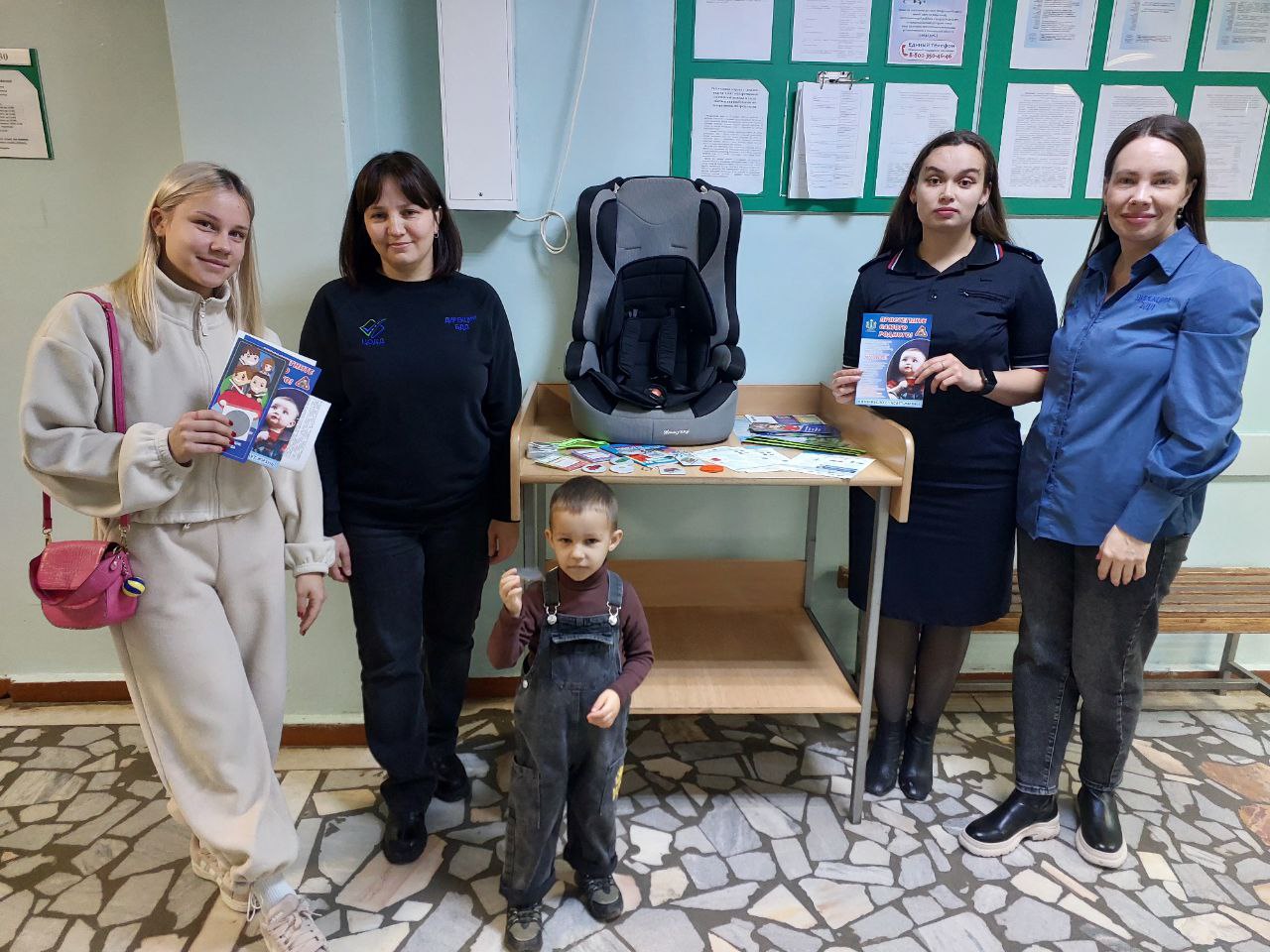 Использование световозвращающих элементов — одна из мер, позволяющих сделать пешехода заметным в темное время суток и в условиях недостаточной видимости Использование световозвращающих элементов — одна из мер, позволяющих сделать пешехода заметным в темное время суток и в условиях недостаточной видимости