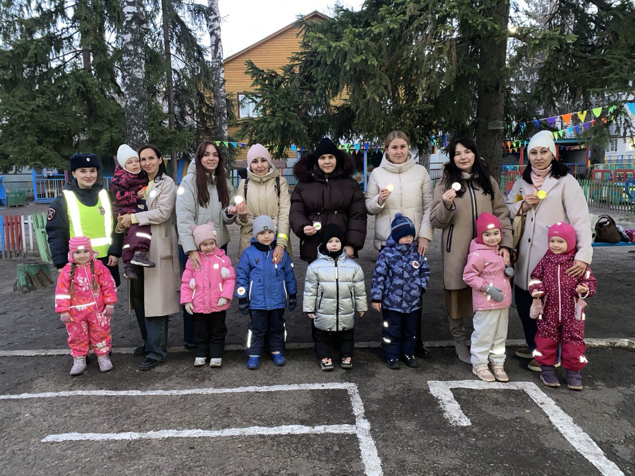 В преддверии Дня матери сотрудники Госавтоинспекции и общественность региона провели профилактическую акцию «Мама – заметный пешеход!» В преддверии Дня матери сотрудники Госавтоинспекции и общественность региона провели профилактическую акцию «Мама – заметный пешеход!»