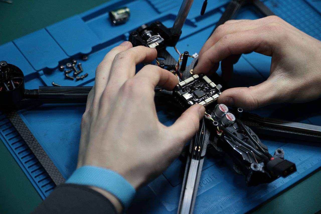 Алексей Русских: Совместно с начальником управления беспилотных систем и робототехники Минпромторга России Алексеем Сердюком осмотрели новую производственную площадку «СКБ Пиранья» Алексей Русских: Совместно с начальником управления беспилотных систем и робототехники Минпромторга России Алексеем Сердюком осмотрели новую производственную площадку «СКБ Пиранья»