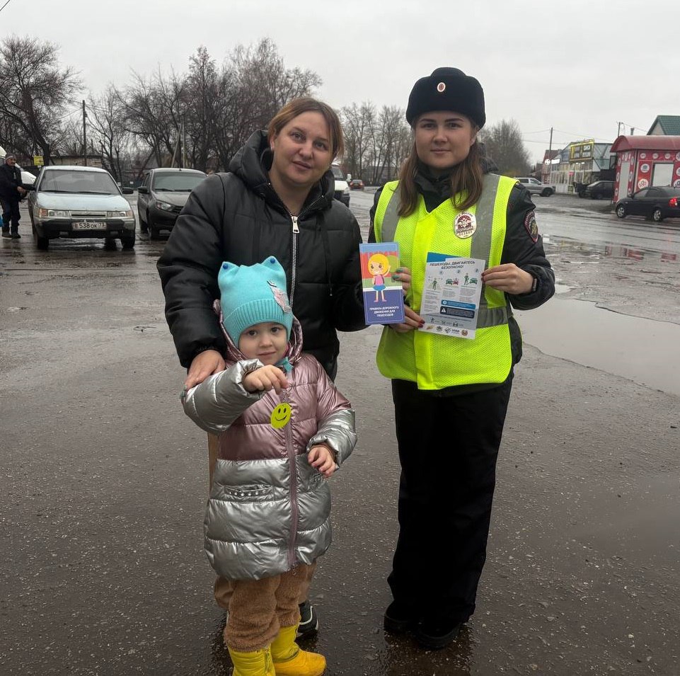 Сотрудники Госавтоинспекции напомнили о роли матери, которая неоценима в своевременном привитии детям навыков безопасного поведения на дороге Сотрудники Госавтоинспекции напомнили о роли матери, которая неоценима в своевременном привитии детям навыков безопасного поведения на дороге