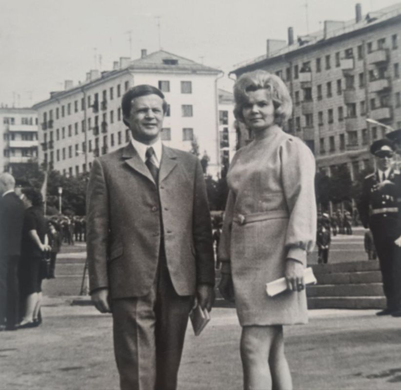 Сегодня легенда ульяновского радио- и телеэфира Александр Тихонов принимает поздравления с 85 летним юбилеем Сегодня легенда ульяновского радио- и телеэфира Александр Тихонов принимает поздравления с 85 летним юбилеем