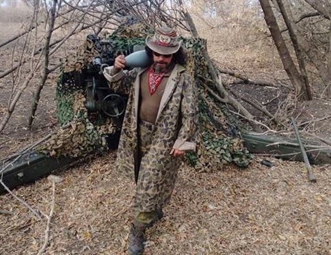 Хорошо знакомый нашим читателям артиллерист (и в прошлом бармен!) «Амигос» вновь приехал в Ульяновск - в двухнедельный отпуск. За плечами уже больше года непрерывных боев в Донбассе, к неизменным значкам на груди теперь...