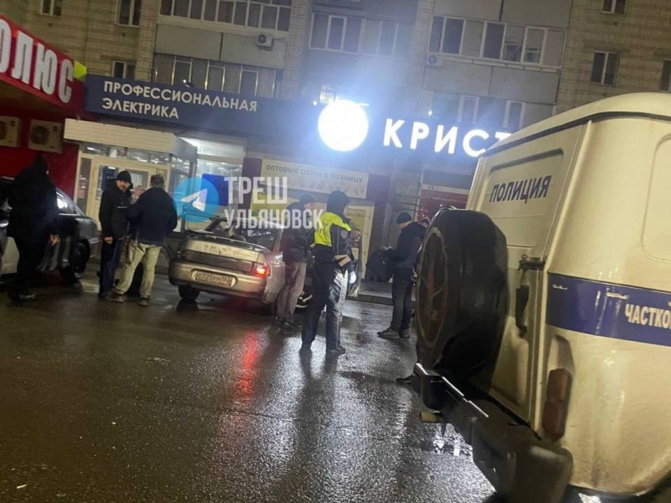«Прохожие увидели торчащие из «десятки» ноги»: в Ульяновске в припаркованной машине нашли мёртвого 28-летнего парня «Прохожие увидели торчащие из «десятки» ноги»: в Ульяновске в припаркованной машине нашли мёртвого 28-летнего парня