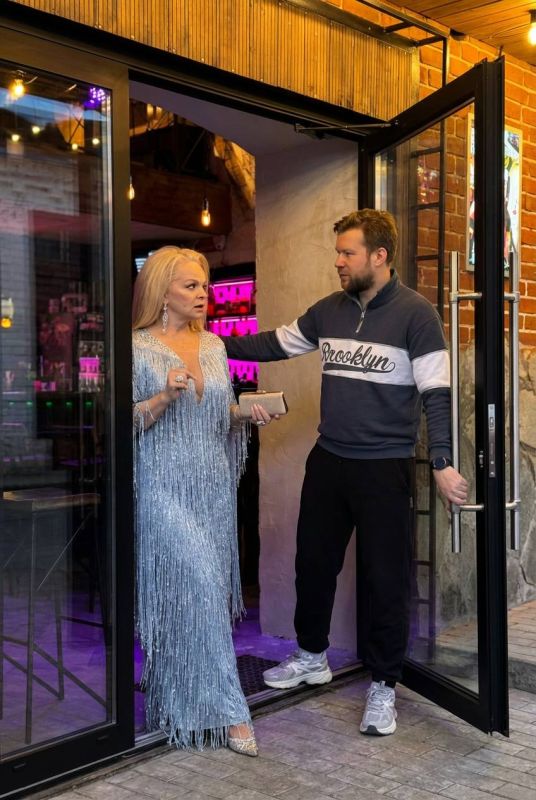 Ульяновский бар «отменил» Ларису Долину, предложив ей «посидеть на лавочке в сквере»