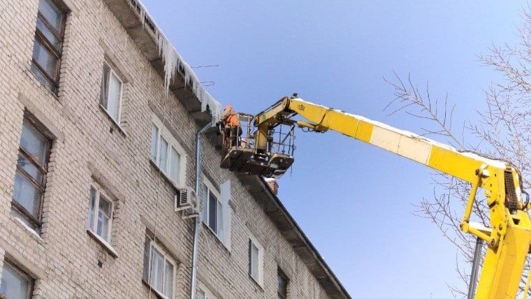 Управляющим компаниям Ульяновска напомнили о нормативах зимнего содержания домов и дворов