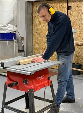 К 30 годам он вырос в грамотного специалиста по рекламе, жил в Пензе, имел перспективы карьерного роста и переезда в мегаполис