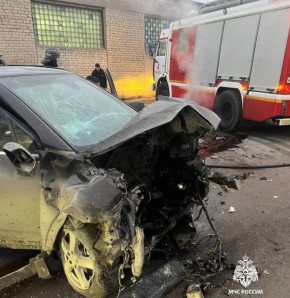 На улице Хваткова сегодня утром произошло столкновение двух легковых автомобилей