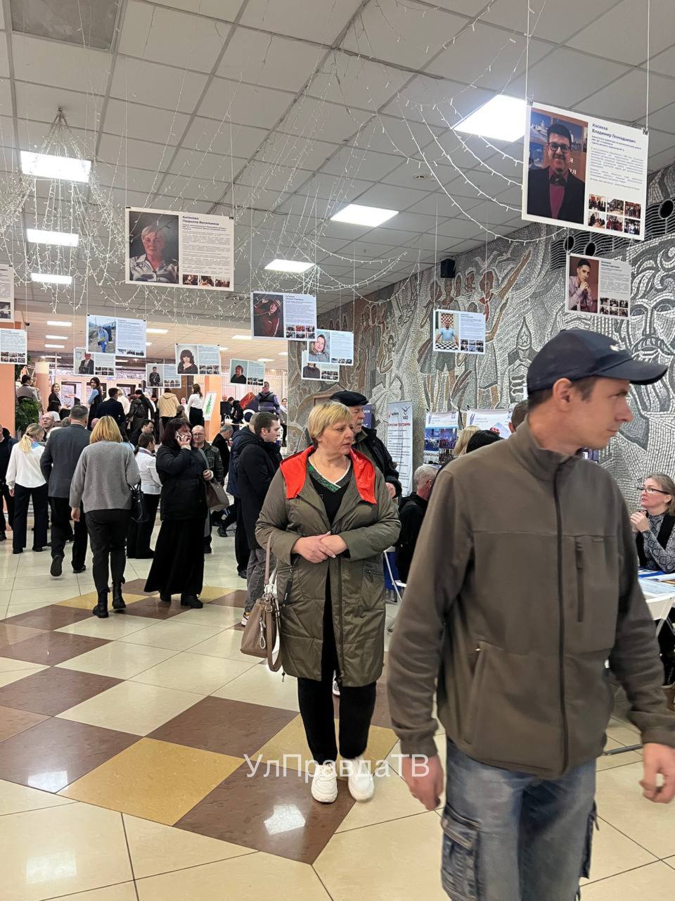 Во Дворце творчества детей и молодежи сегодня проходит Ярмарка возможностей «Работа России»