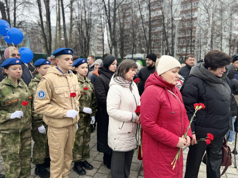 В Ульяновске открыли бюст Герою России Максиму Михайлову В Ульяновске открыли бюст Герою России Максиму Михайлову