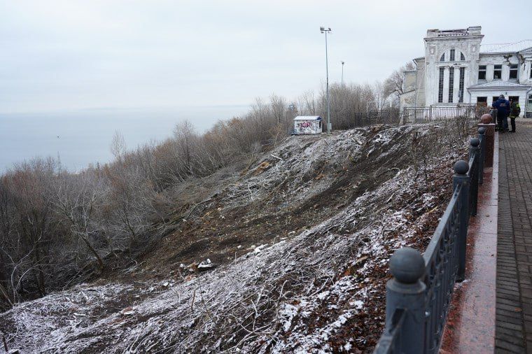 Очистка парка «Дружбы народов» повысит устойчивость склона