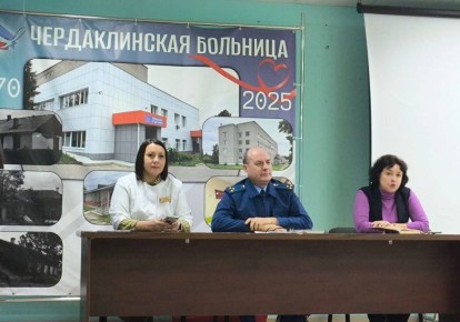 В преддверии Международного дня борьбы с коррупцией в рамках реализации мероприятий по правовому просвещению и правовому информированию прокурор Чердаклинского района Грудкин Н.Н. встретился с коллективом ГУЗ "Чердаклинская...