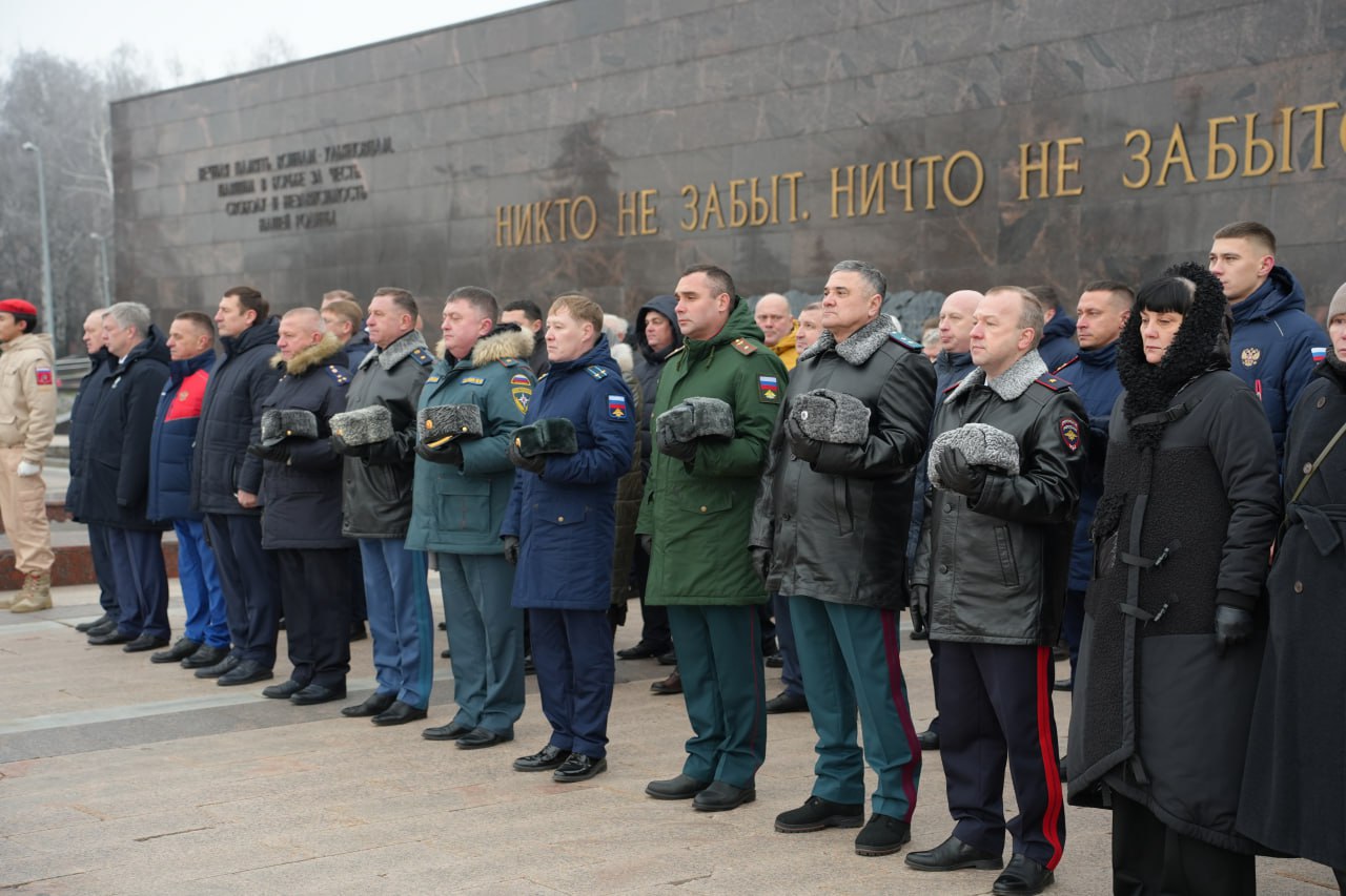 В День Героев Отечества заместитель руководителя следственного управления СК России по Ульяновской области почтил память защитников нашей страны В День Героев Отечества заместитель руководителя следственного управления СК России по Ульяновской области почтил память защитников нашей страны