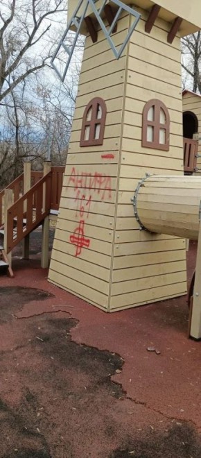 Ульяновский сквер возле ДК имени 1 Мая восстановят после действий вандалов