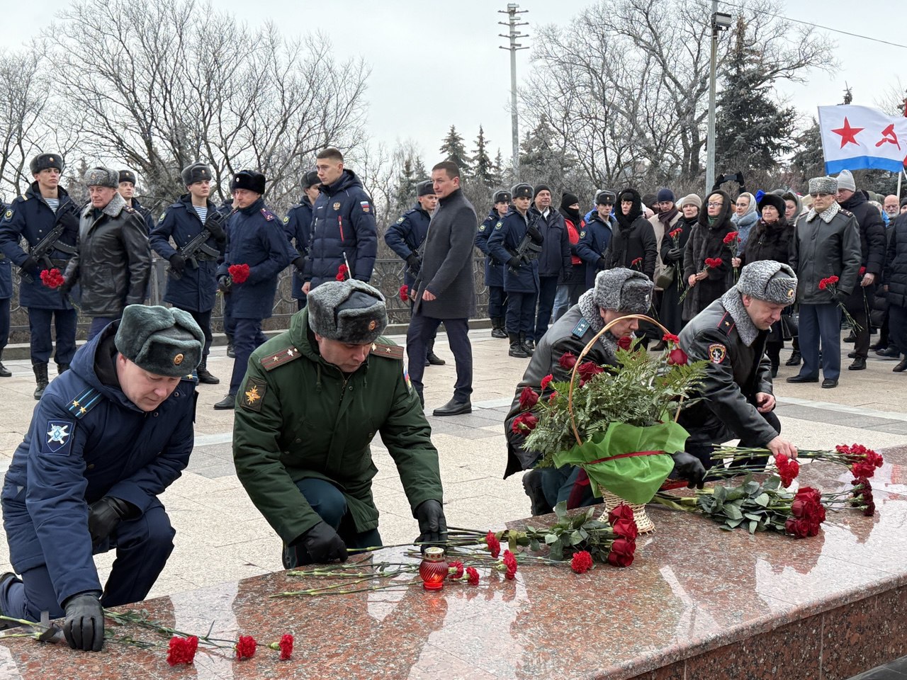 Ульяновские полицейские и общественники почтили минутой молчания память погибших героев Отечества Ульяновские полицейские и общественники почтили минутой молчания память погибших героев Отечества