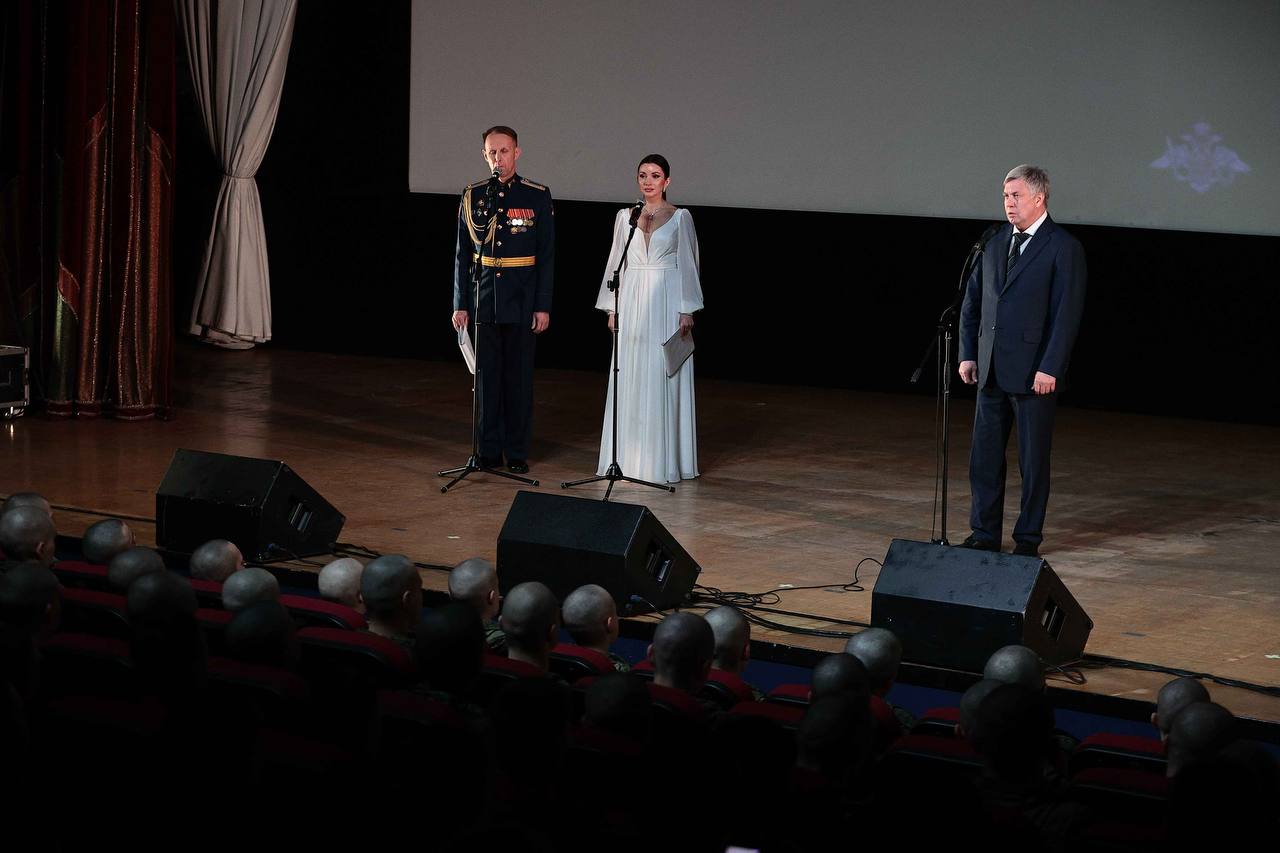 Алексей Русских: Непобедимые.. В День Героев Отечества в нашем регионе прошел премьерный показ документального фильма об ульяновских защитниках, которые сейчас выполняют задачи спецоперации Алексей Русских: Непобедимые.. В День Героев Отечества в нашем регионе прошел премьерный показ документального фильма об ульяновских защитниках, которые сейчас выполняют задачи спецоперации