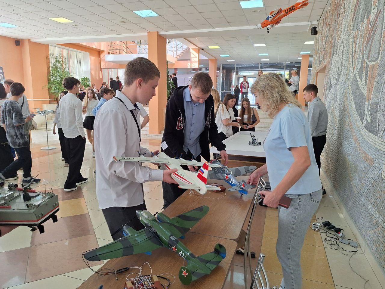 Более 60 тысяч ульяновских школьников участвуют в проекте «Билет в будущее» Более 60 тысяч ульяновских школьников участвуют в проекте «Билет в будущее»