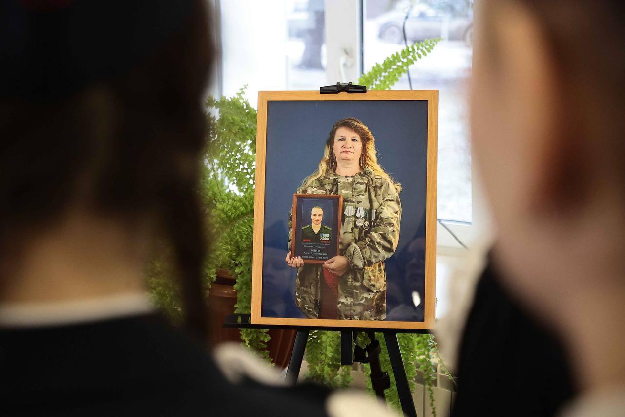 В Ульяновске открылась фотовыставка «Семьи Героев» — акция памяти, объединившая сердца В Ульяновске открылась фотовыставка «Семьи Героев» — акция памяти, объединившая сердца