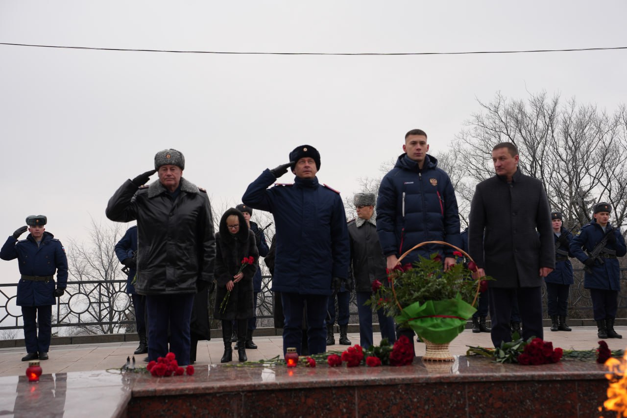 В День Героев Отечества заместитель руководителя следственного управления СК России по Ульяновской области почтил память защитников нашей страны В День Героев Отечества заместитель руководителя следственного управления СК России по Ульяновской области почтил память защитников нашей страны