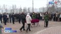 Герой вернулся домой. На северном городском кладбище в последний путь провожали красноармейца Сергея Толузарова