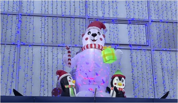 Заволжские объекты бизнеса празднично украшают свои здания Заволжские объекты бизнеса празднично украшают свои здания