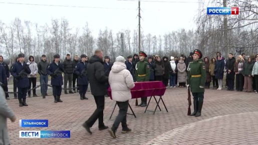 Герой вернулся домой. На северном городском кладбище в последний путь провожали красноармейца Сергея Толузарова