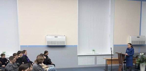 В рамках реализации мероприятий по правовому просвещению и правовому информированию помощник прокурора Новоспасского района Шундикова Е.В. встретилась со студентами ОГБПОУ "Новоспасский технологический техникум"