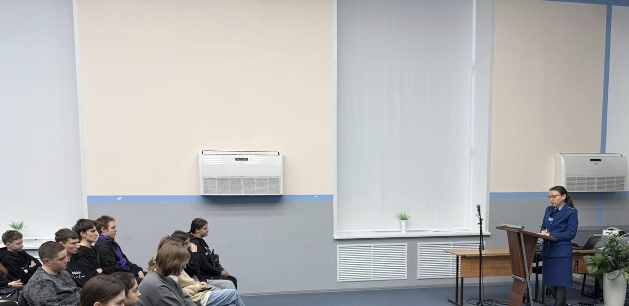 В рамках реализации мероприятий по правовому просвещению и правовому информированию помощник прокурора Новоспасского района Шундикова Е.В. встретилась со студентами ОГБПОУ "Новоспасский технологический техникум"