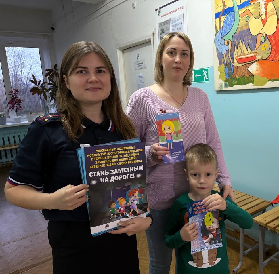 Самые маленькие участники областного мероприятия с огромным удовольствием показывали друг другу как правильно пристегиваться ремнем безопасности, рассказывали как нужно вести себя в салоне автомобиля и о том, что нельзя... Самые маленькие участники областного мероприятия с огромным удовольствием показывали друг другу как правильно пристегиваться ремнем безопасности, рассказывали как нужно вести себя в салоне автомобиля и о том, что нельзя...