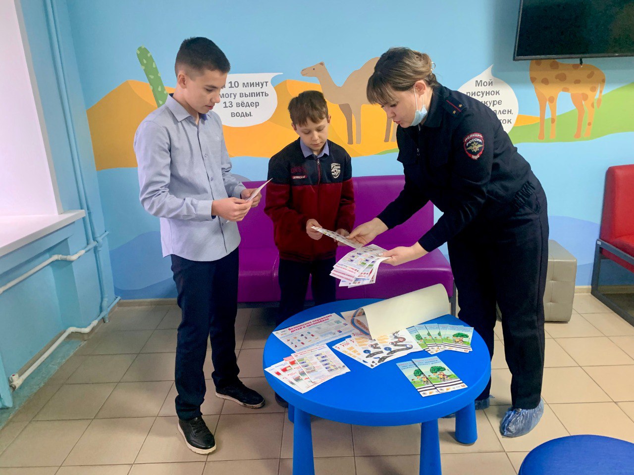 Самые маленькие участники областного мероприятия с огромным удовольствием показывали друг другу как правильно пристегиваться ремнем безопасности, рассказывали как нужно вести себя в салоне автомобиля и о том, что нельзя... Самые маленькие участники областного мероприятия с огромным удовольствием показывали друг другу как правильно пристегиваться ремнем безопасности, рассказывали как нужно вести себя в салоне автомобиля и о том, что нельзя...