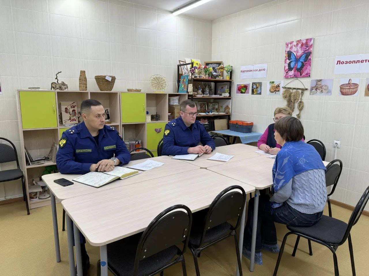 Начальник управления по надзору за исполнением федерального законодательства прокуратуры области Кузяшин Д.В. провел выездной личный прием работников ОГКУ СО МЦР «Подсолнух» Начальник управления по надзору за исполнением федерального законодательства прокуратуры области Кузяшин Д.В. провел выездной личный прием работников ОГКУ СО МЦР «Подсолнух»