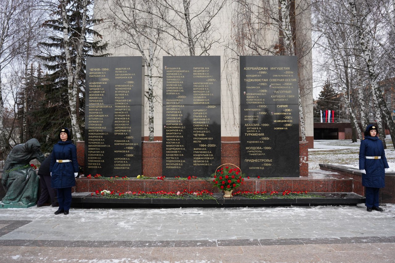 Ульяновцы почтили память погибших на Северном Кавказе земляков Ульяновцы почтили память погибших на Северном Кавказе земляков