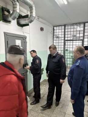 Прокуратура Железнодорожного района г. Ульяновска проводит проверку исполнения законодательства, регламентирующего вопросы законности содержания подозреваемых, обвиняемых и административно-задержанных в спецпомещениях