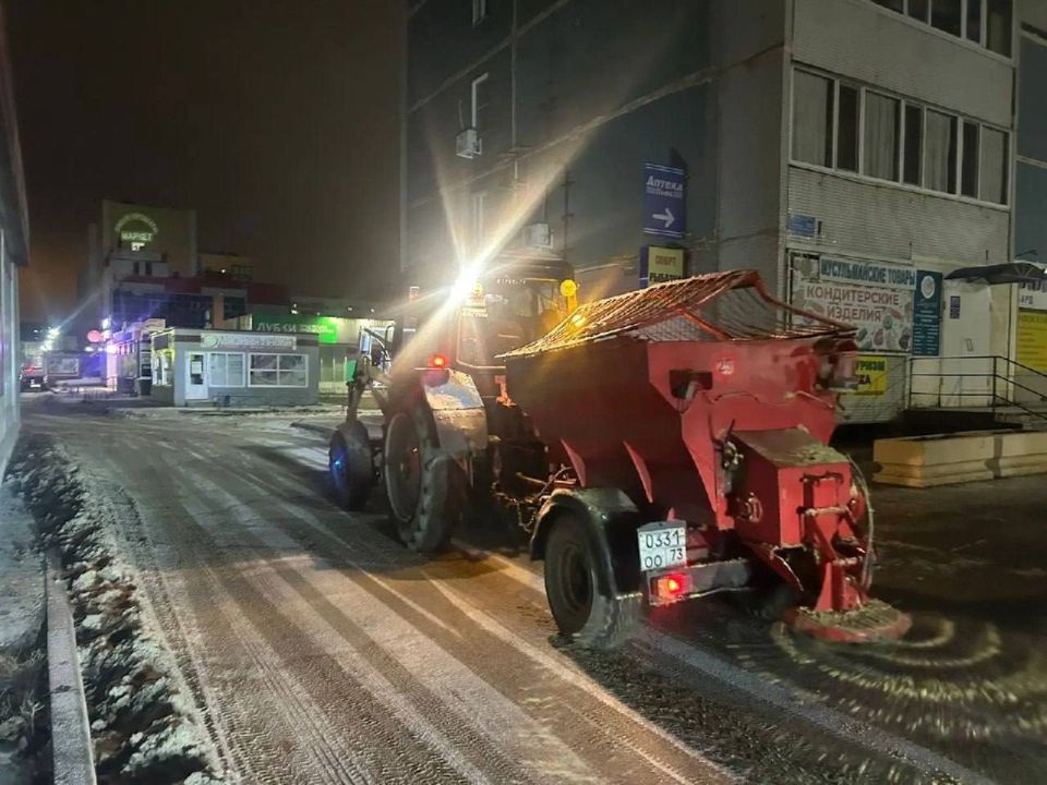 В ночь на 11 декабря улицы города очищали от снега 28 машин, в том числе 19 комбинированных и 9 тракторов