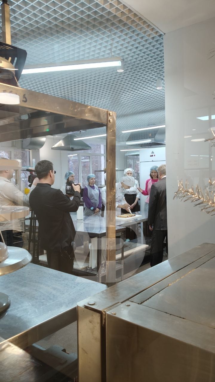 Глава региона встретился с победителями Всероссийского конкурса «Большая перемена» в стенах Ульяновского техникума питания и торговли Глава региона встретился с победителями Всероссийского конкурса «Большая перемена» в стенах Ульяновского техникума питания и торговли