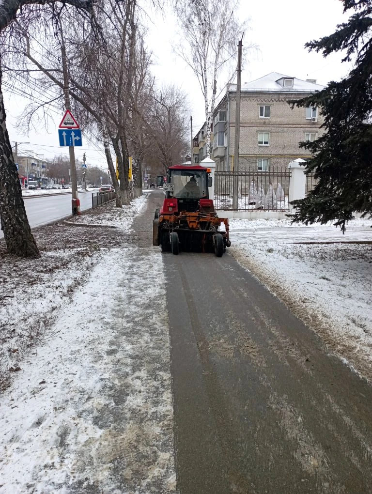 Ульяновские дорожники поддерживают в порядке городские тротуары