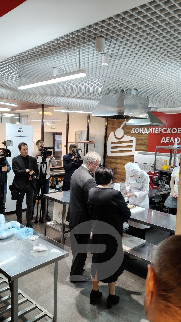 Глава региона встретился с победителями Всероссийского конкурса «Большая перемена» в стенах Ульяновского техникума питания и торговли Глава региона встретился с победителями Всероссийского конкурса «Большая перемена» в стенах Ульяновского техникума питания и торговли