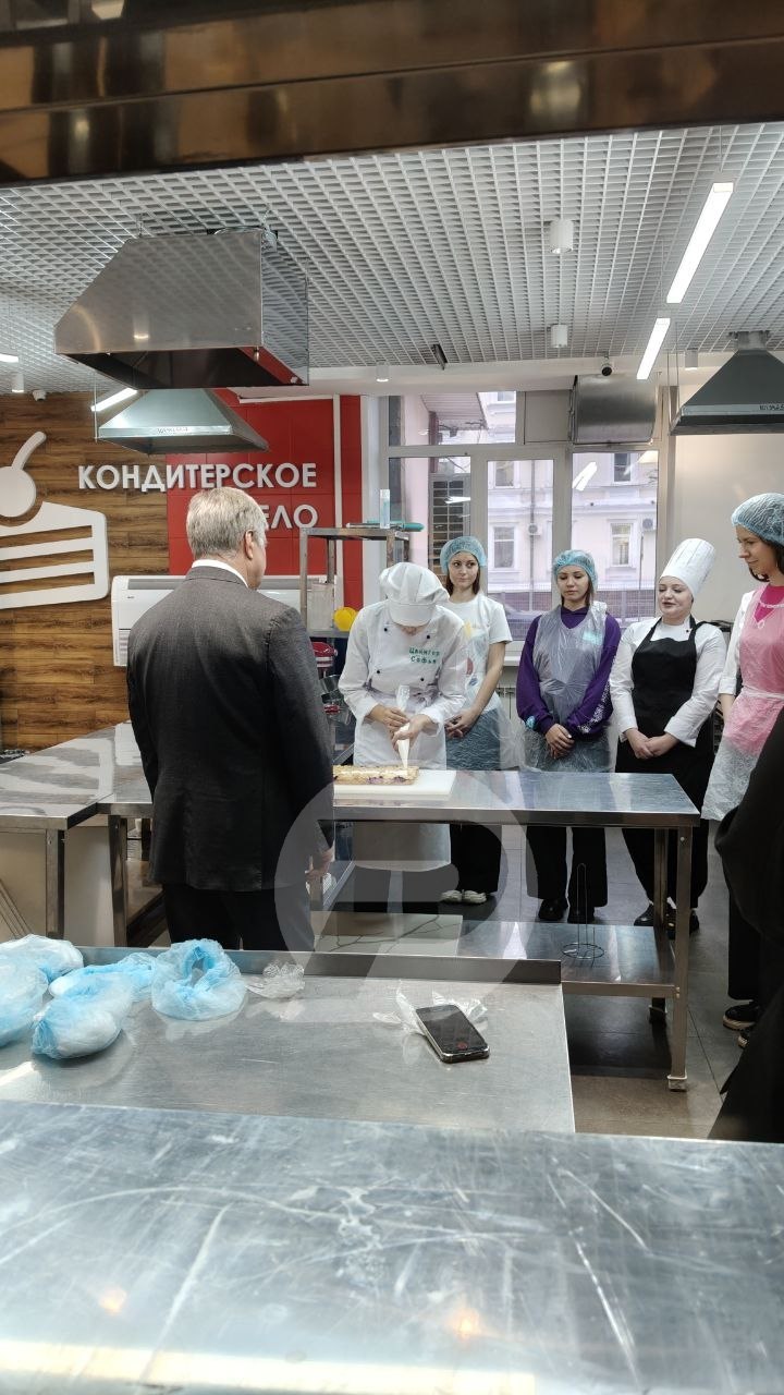 Глава региона встретился с победителями Всероссийского конкурса «Большая перемена» в стенах Ульяновского техникума питания и торговли Глава региона встретился с победителями Всероссийского конкурса «Большая перемена» в стенах Ульяновского техникума питания и торговли
