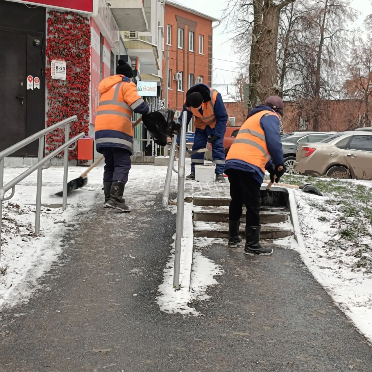 Ульяновские дорожники поддерживают в порядке городские тротуары Ульяновские дорожники поддерживают в порядке городские тротуары