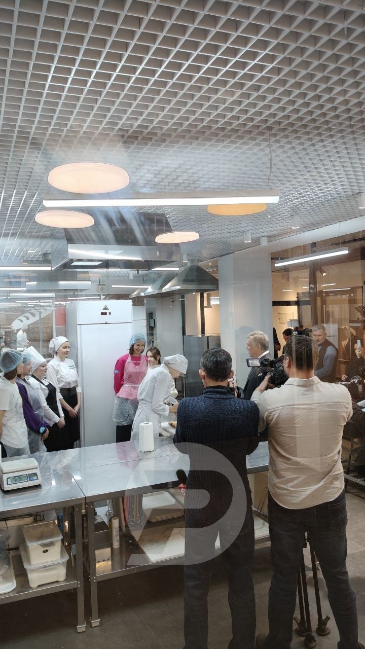 Глава региона встретился с победителями Всероссийского конкурса «Большая перемена» в стенах Ульяновского техникума питания и торговли