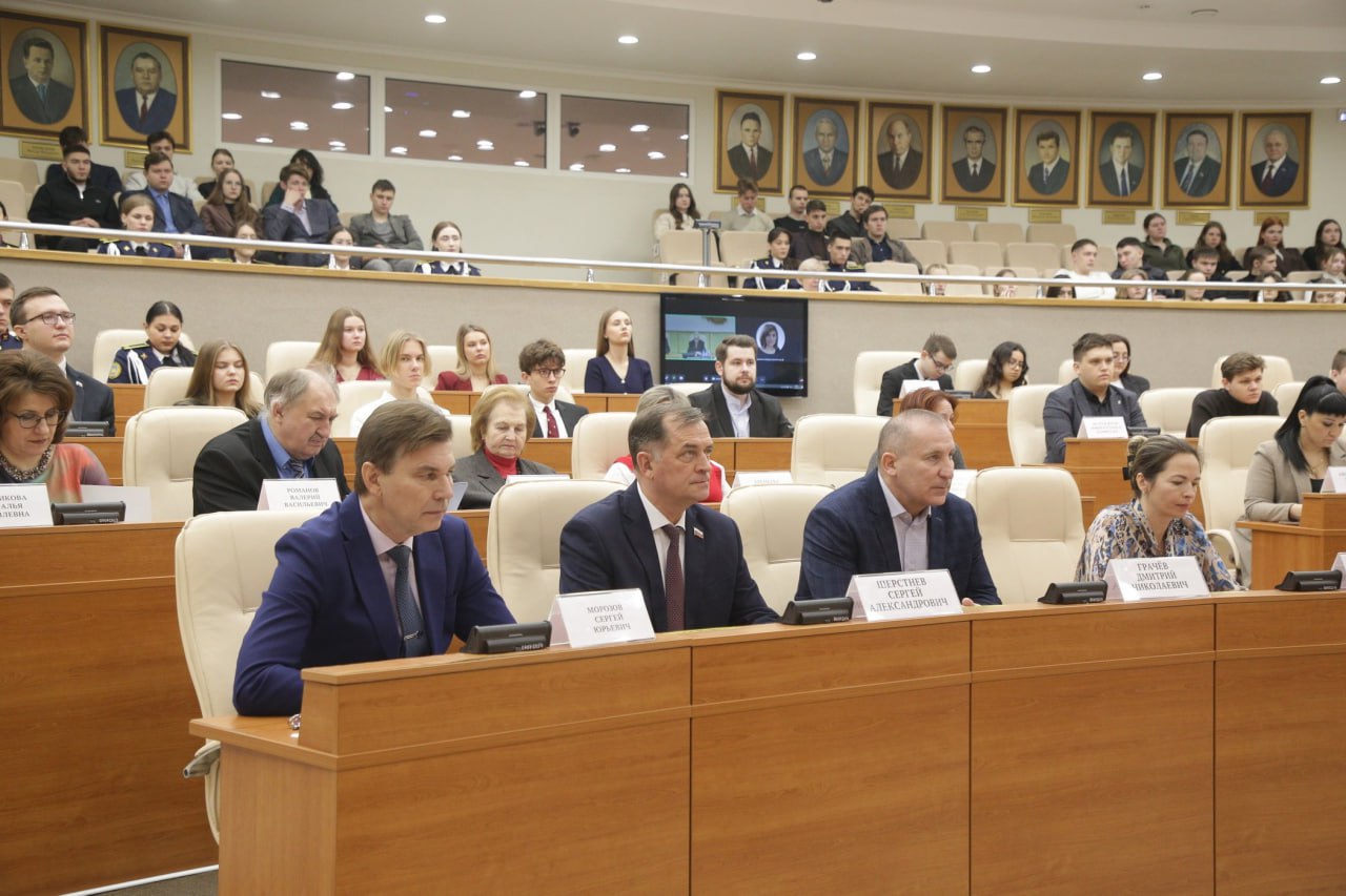 Молодежный парламент и Молодежная избирательная комиссия Ульяновской области подписали соглашение о сотрудничестве Молодежный парламент и Молодежная избирательная комиссия Ульяновской области подписали соглашение о сотрудничестве