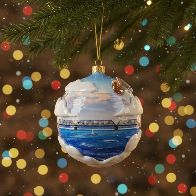 А что если всё, с чем ассоциируют Ульяновск, однажды превратится в новогодние игрушки? Маленькие, глянцевые, узнаваемые — кусочки нашего города на праздничной ёлке