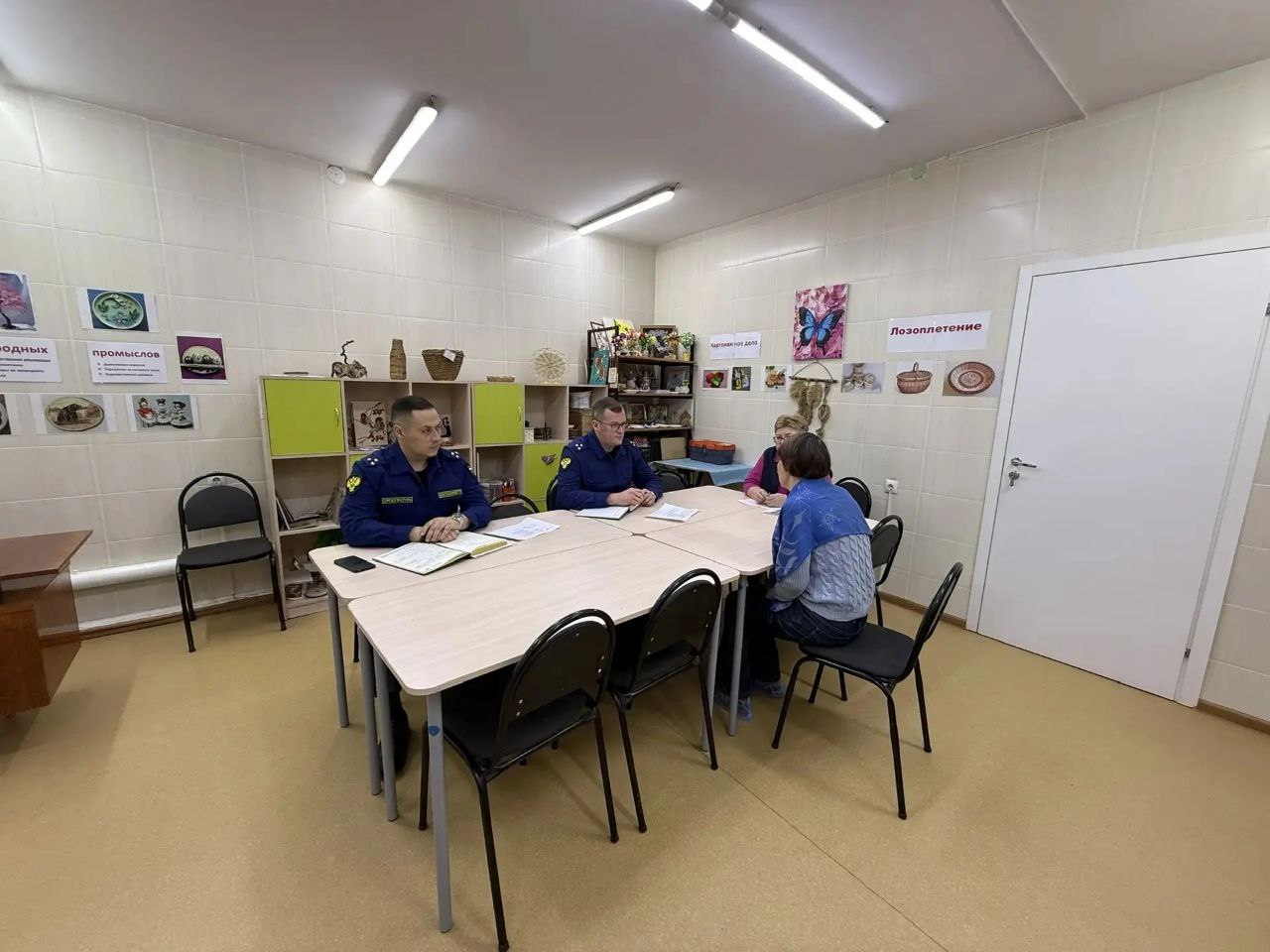 Начальник управления по надзору за исполнением федерального законодательства прокуратуры области Кузяшин Д.В. провел выездной личный прием работников ОГКУ СО МЦР «Подсолнух» Начальник управления по надзору за исполнением федерального законодательства прокуратуры области Кузяшин Д.В. провел выездной личный прием работников ОГКУ СО МЦР «Подсолнух»